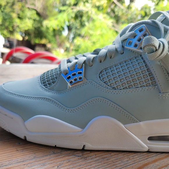 Jordan 4 Seafoam Size 11 Women - Picture 4 of 5